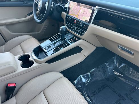 Used 2025 Porsche Macan image 16