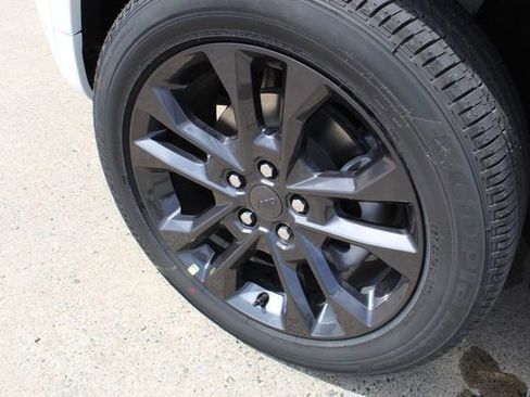 New 2026 Jeep Grand Cherokee Limited AWD/4WD image 3