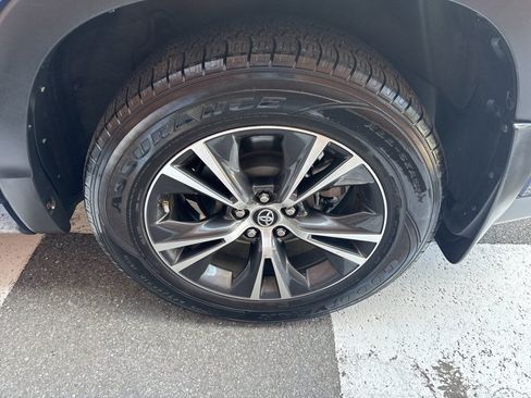Used 2016 Toyota Highlander XLE AWD/4WD image 14