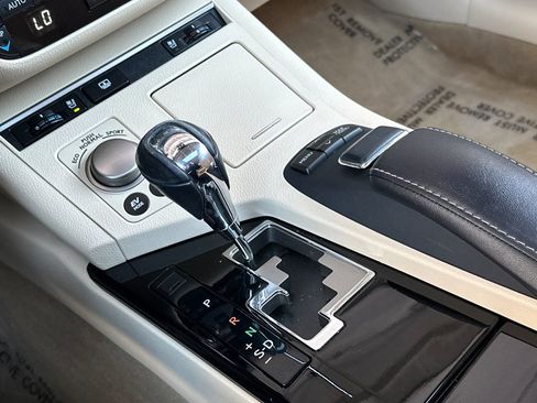 Used 2013 Lexus ES 300h w/ Luxury Pkg image 25