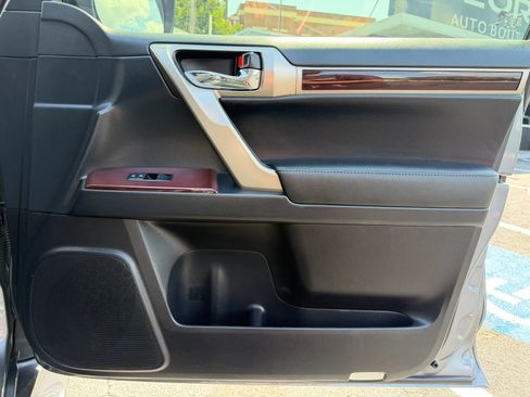 Used 2015 Lexus GX 460 Luxury AWD/4WD image 25