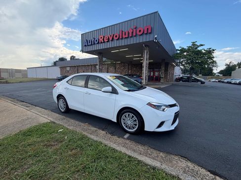 Used 2016 Toyota Corolla LE FWD image 1