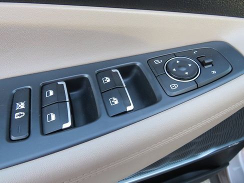 Used 2020 Hyundai Santa Fe SEL w/ Convenience Package image 34