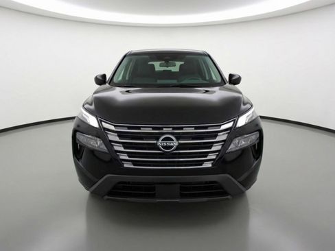 Used 2025 Nissan Rogue SV image 2