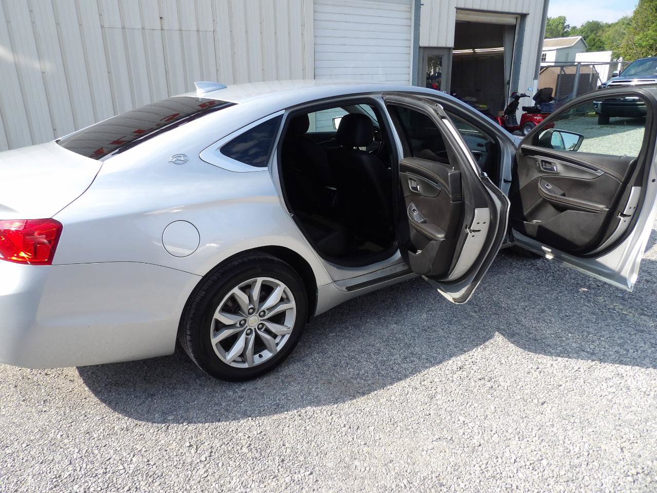 Used 2018 Chevrolet Impala LT FWD image 9