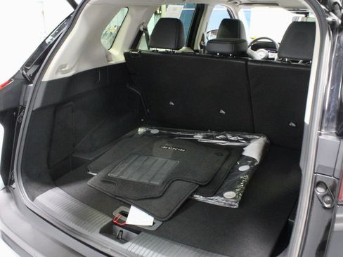 Certified 2023 Nissan Rogue SV w/ SV Premium B Package AWD/4WD image 13