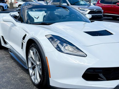Used 2017 Chevrolet Corvette Grand Sport w/ Carbon Flash Badge Package RWD image 3