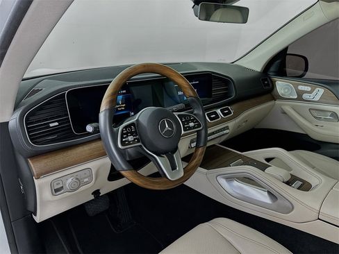 Used 2022 Mercedes-Benz GLS 450 4MATIC image 9