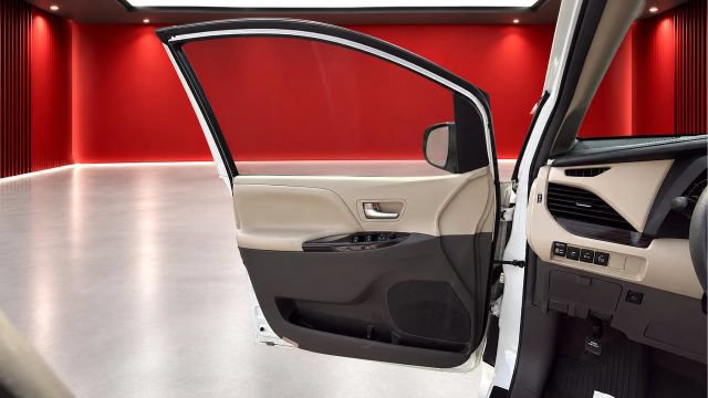 Used 2017 Toyota Sienna XLE w/ XLE Navigation Package FWD image 31