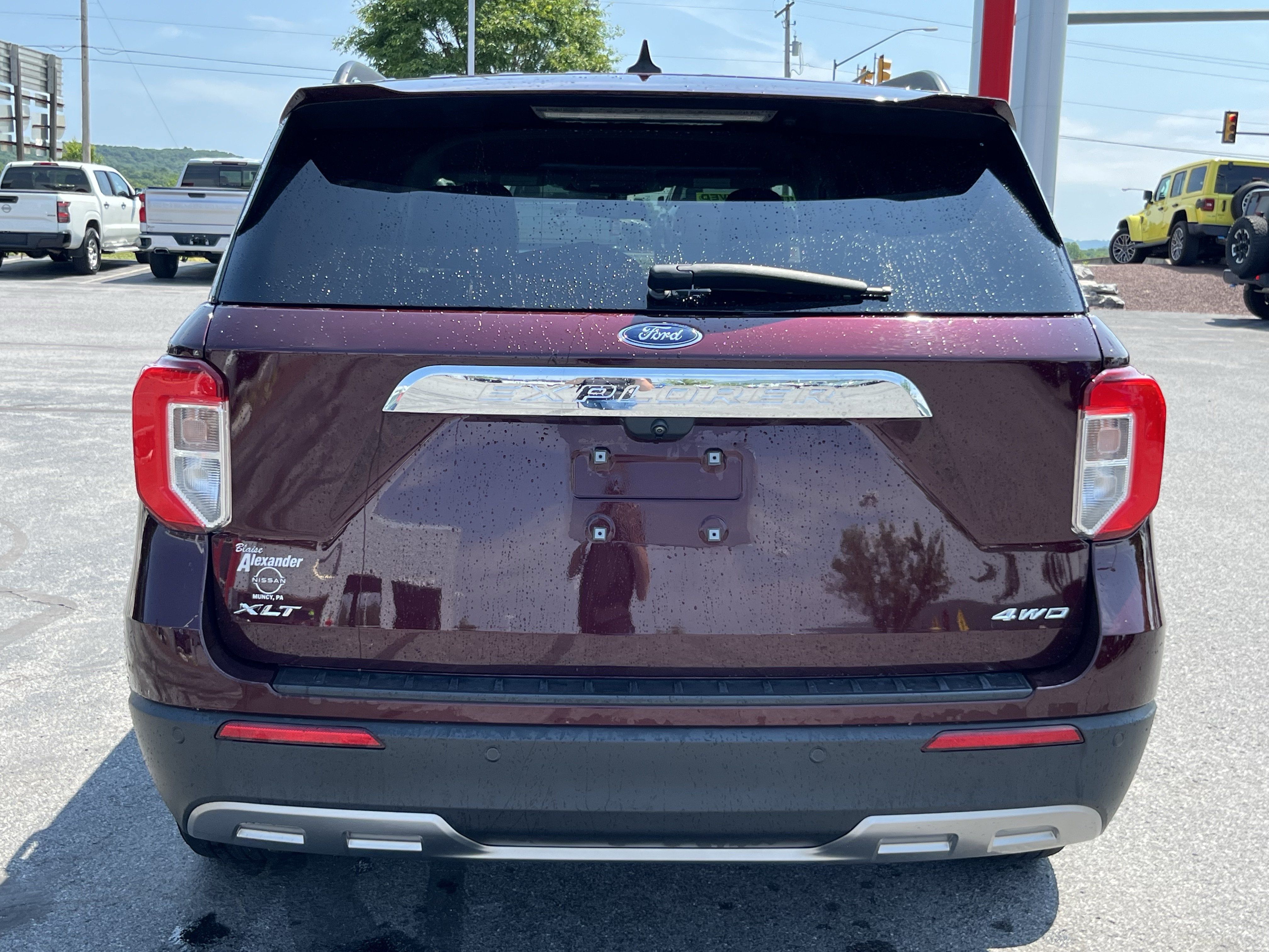 Used 2022 Ford Explorer XLT w/ Equipment Group 202A AWD/4WD image 7