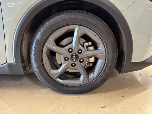 Used 2025 Kia K4 LXS image 29