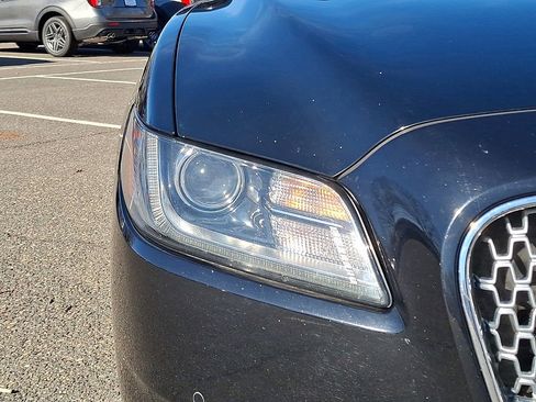 Used 2018 Lincoln Continental Reserve w/ Continental Climate Package image 12