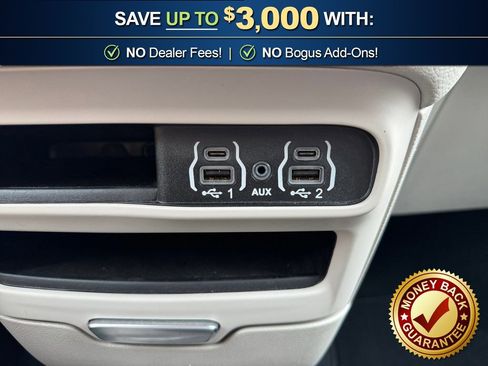 Used 2024 Chrysler Pacifica Touring-L image 28