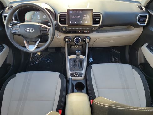 Used 2025 Hyundai Venue SEL FWD image 17