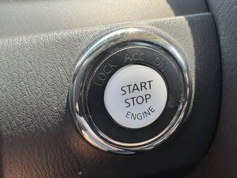 Used 2024 Nissan Armada SL w/ Captain's Chairs Package image 24