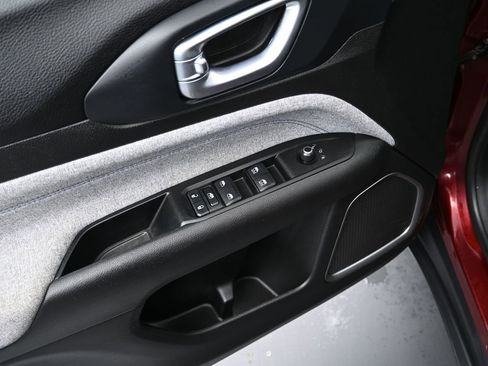 Used 2022 Jeep Compass Latitude w/ Convenience Group image 19