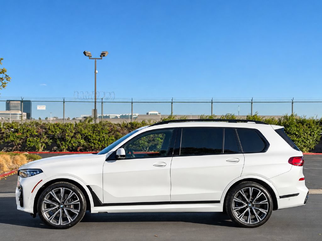 Used 2020 BMW X7 M50i w/ Executive Package AWD/4WD image 3