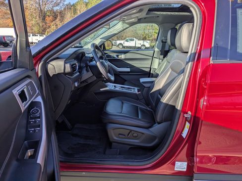 Certified 2022 Ford Explorer XLT w/ Equipment Group 202A image 12