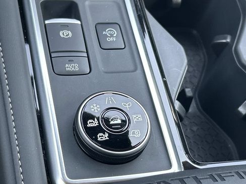 New 2026 Nissan Pathfinder SL AWD/4WD image 32