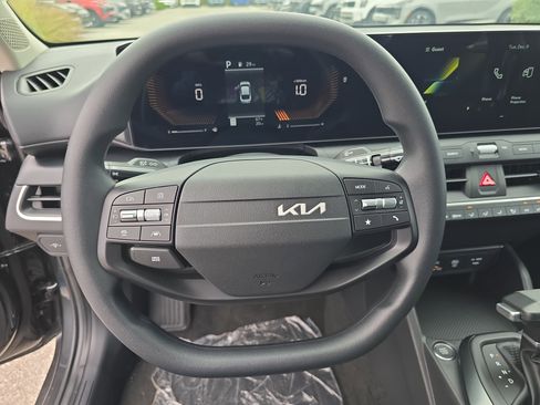 New 2025 Kia K4 LXS image 31