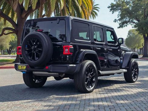 Used 2023 Jeep Wrangler Unlimited Sahara image 5