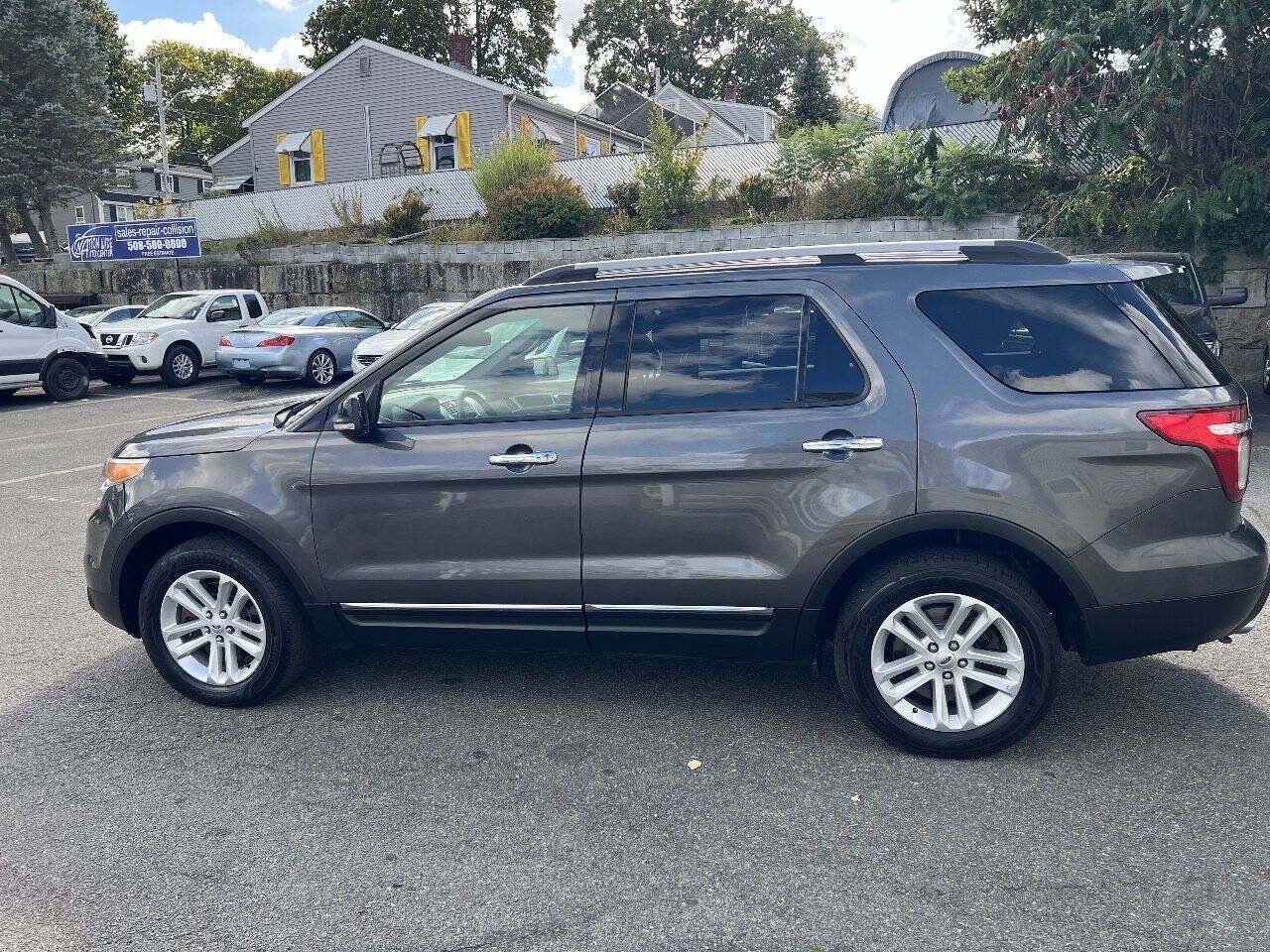 Used 2015 Ford Explorer XLT w/ Equipment Group 201A AWD/4WD image 14