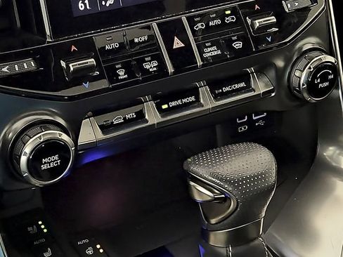 Used 2022 Lexus LX 600 F Sport image 29