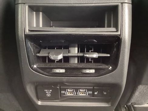 Used 2023 Jeep Grand Cherokee Limited AWD/4WD image 17