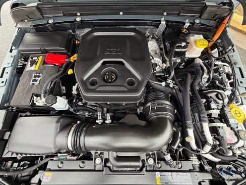 Used 2025 Jeep Wrangler Unlimited Sahara image 17