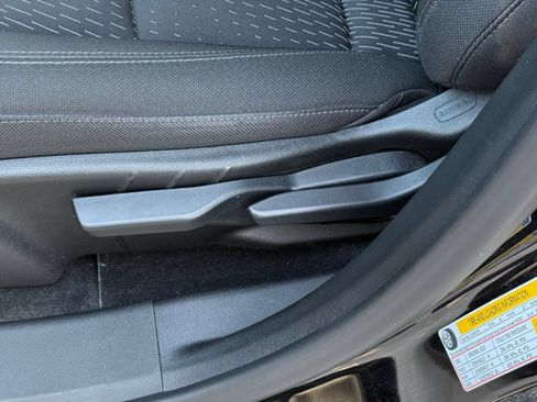 Used 2025 Chevrolet Equinox LT FWD image 23