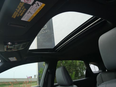 Used 2024 Lexus RX 350 Premium image 9