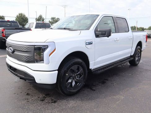 Used 2025 Ford F150 Lightning Flash image 11