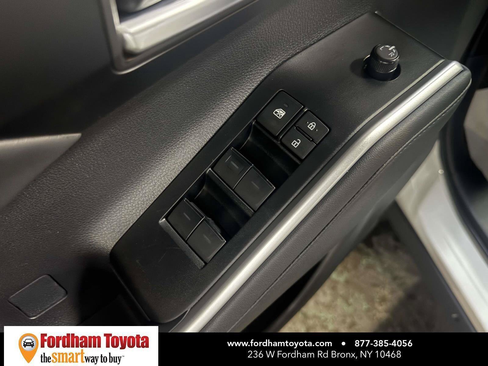 Used 2023 Toyota Highlander XLE AWD/4WD image 26