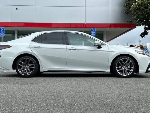 Used 2022 Toyota Camry XSE FWD image 3