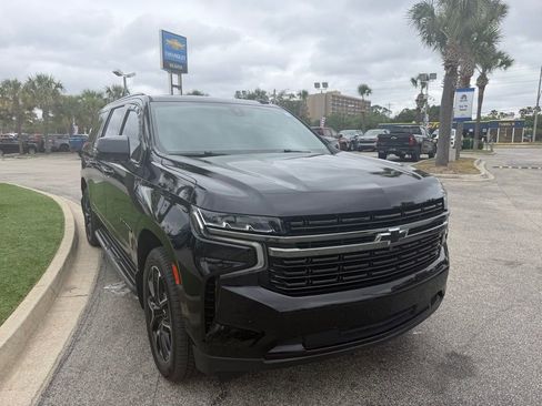 Used 2021 Chevrolet Suburban RST w/ Luxury Package RWD image 2