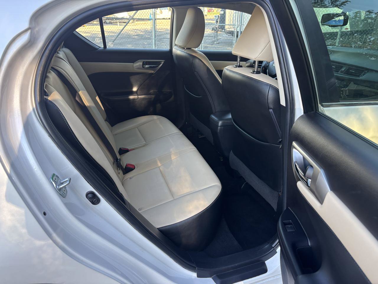 Used 2016 Lexus CT 200h w/ Seat Comfort Package FWD image 10