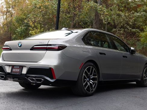 Used 2024 BMW 760i xDrive w/ Premium Package 2 image 19