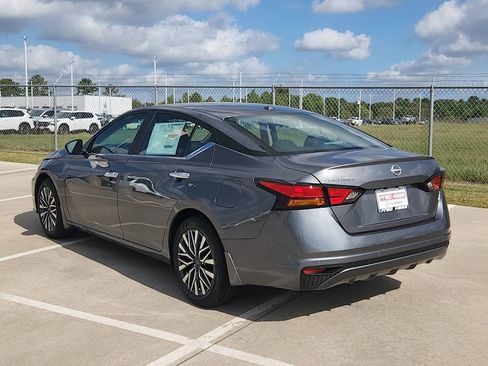 New 2025 Nissan Altima 2.5 SV image 4