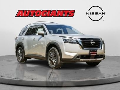 New 2025 Nissan Pathfinder SL w/ SL Premium Package