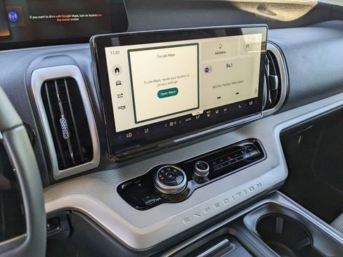 Certified 2025 Ford Expedition Active image 26