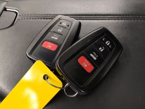 Used 2022 Toyota Avalon XSE FWD image 27