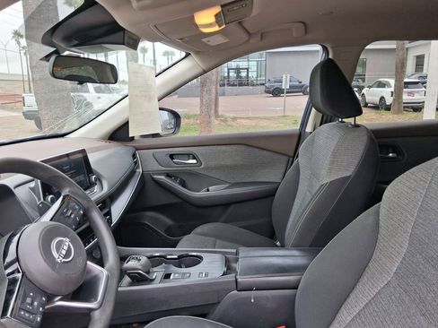 Used 2023 Nissan Rogue SV image 10