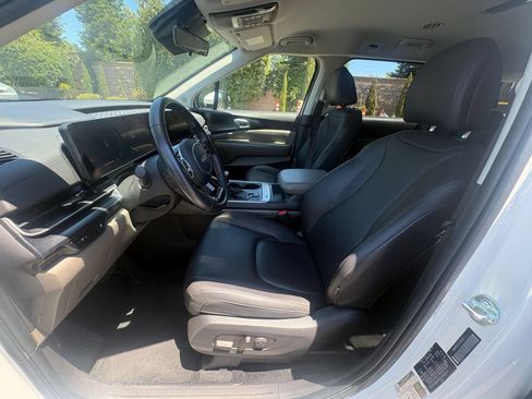 Used 2026 Kia Carnival FWD image 29