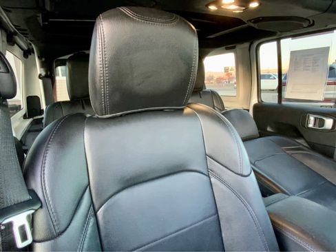 Used 2021 Jeep Wrangler Unlimited Sahara image 31