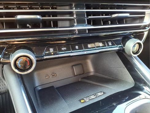 Used 2025 Chevrolet Traverse Z71 w/ Driver Confidence Package image 14