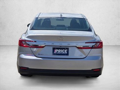 Used 2025 Toyota Camry LE image 7