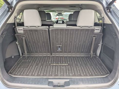 Used 2023 Toyota Highlander XLE FWD image 7