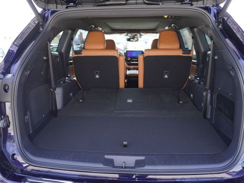 New 2026 Toyota Highlander Platinum image 8