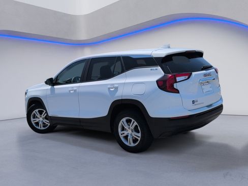 Used 2024 GMC Terrain SLE FWD image 9