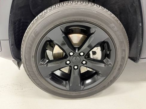 Used 2024 Jeep Grand Cherokee L Laredo AWD/4WD image 17